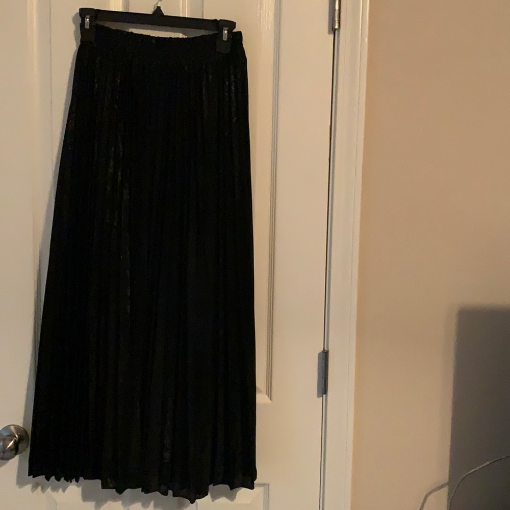 NWOT LOVE J FLOOR LENGTH PLEATED BOUTIQUE SKIRT